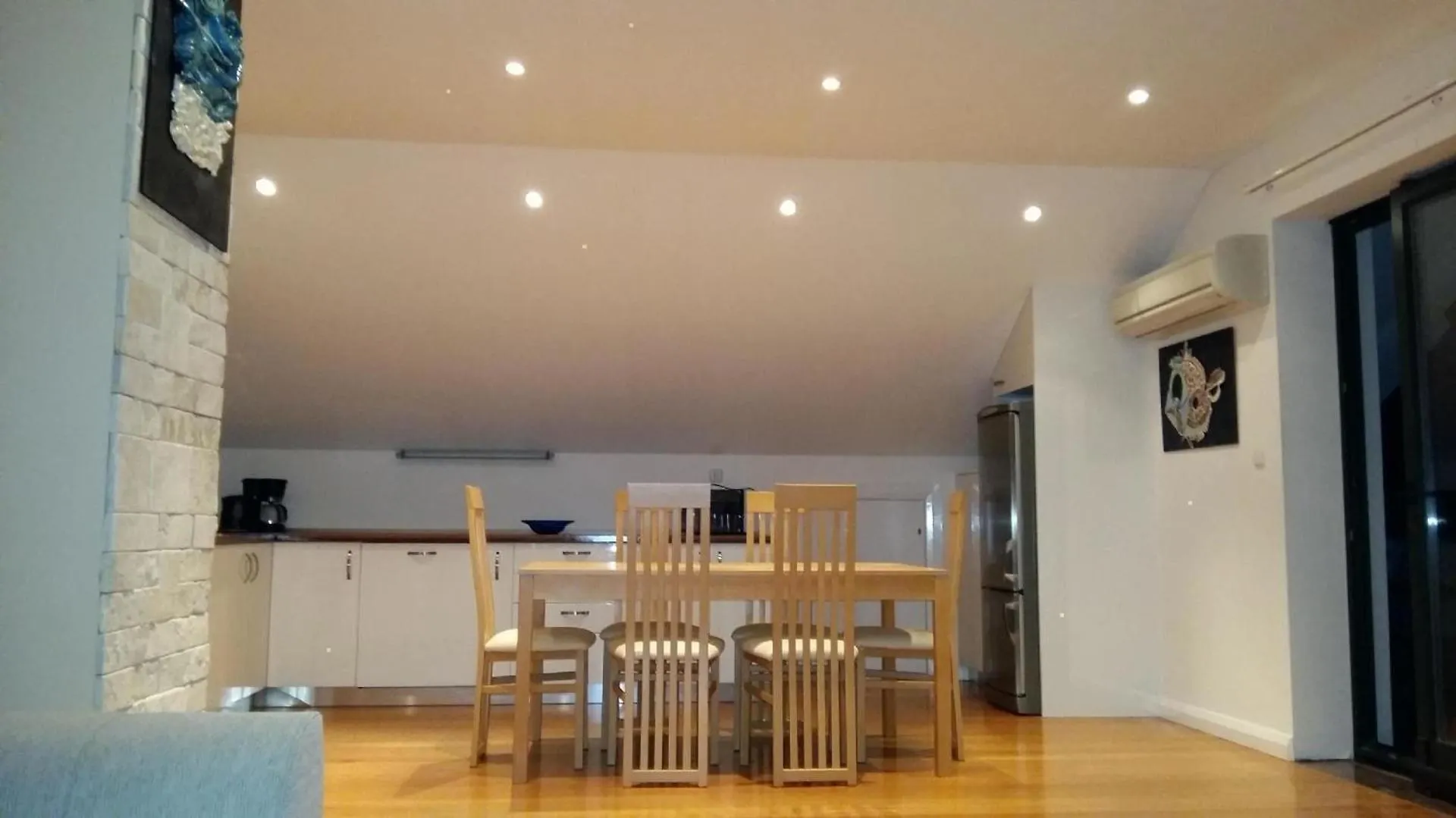 Penthouse Mit Balkon Fuer Fuenf Personen Apartment Bibinje 0*,  Croatia