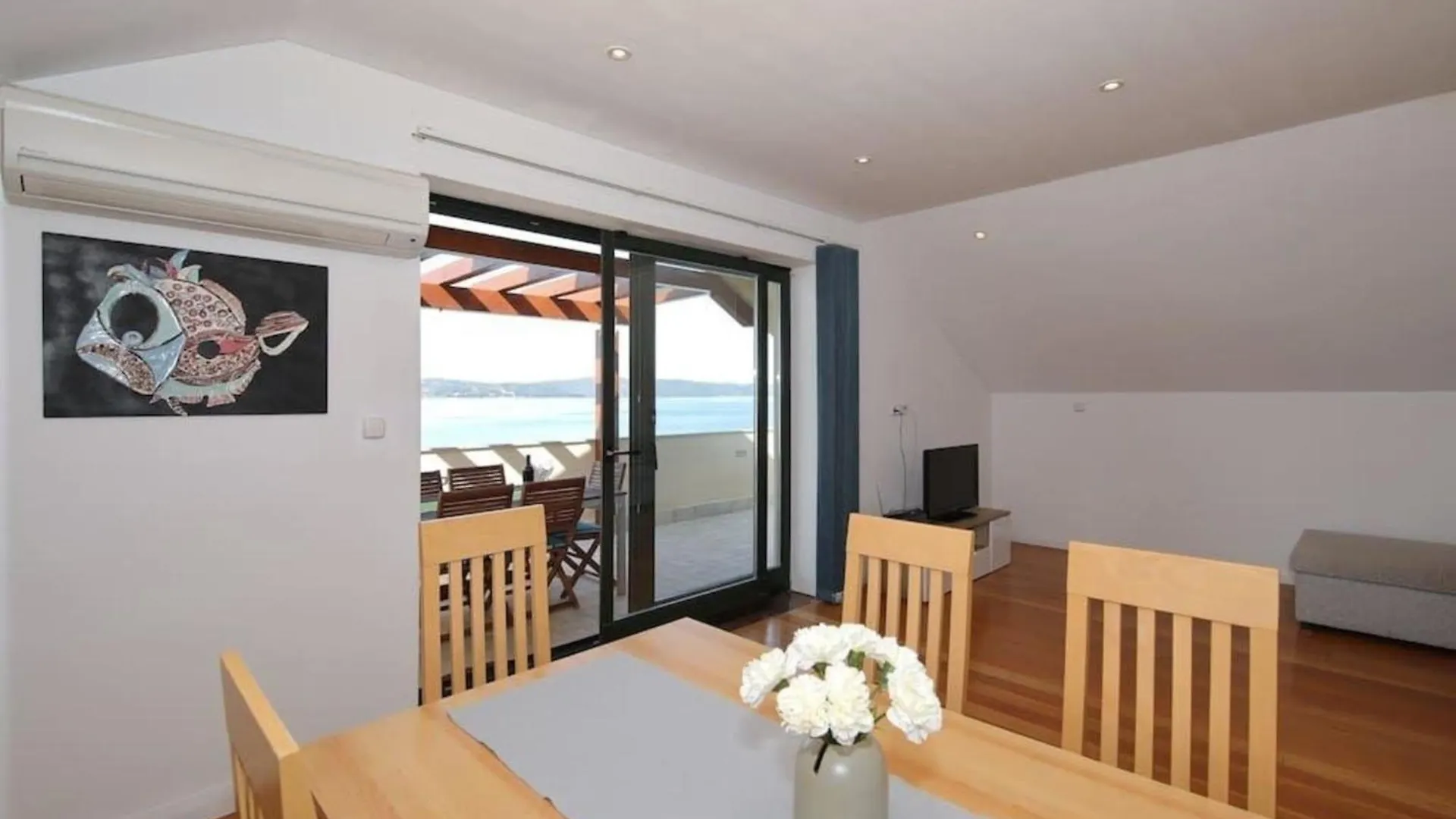 Penthouse Mit Balkon Fuer Fuenf Personen Apartment Bibinje