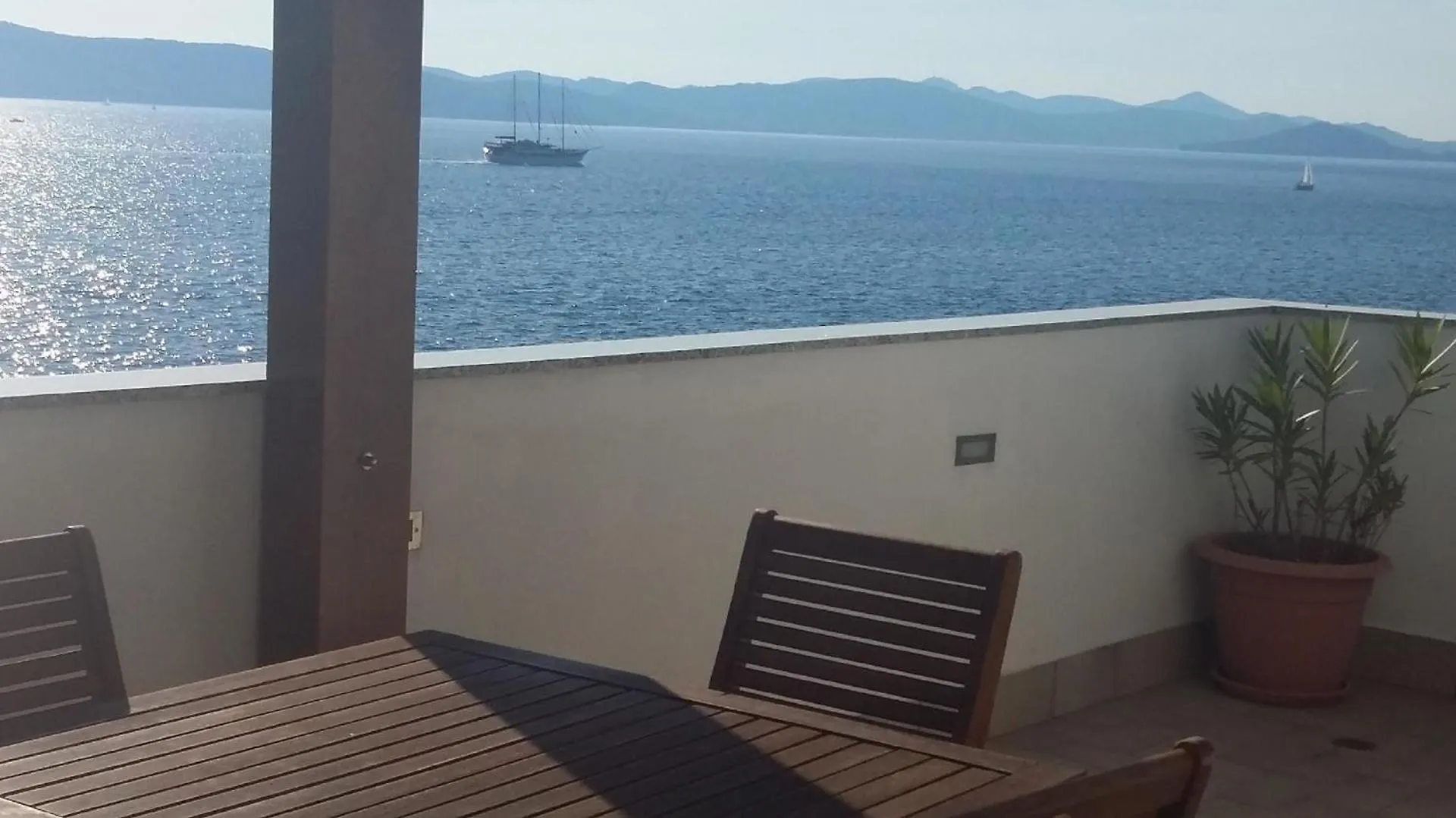 Penthouse Mit Balkon Fuer Fuenf Personen Apartment Bibinje