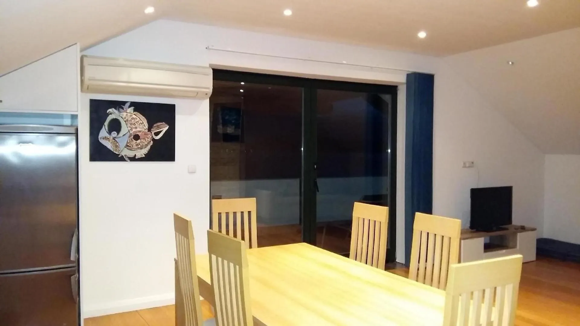 Penthouse Mit Balkon Fuer Fuenf Personen Apartment Bibinje
