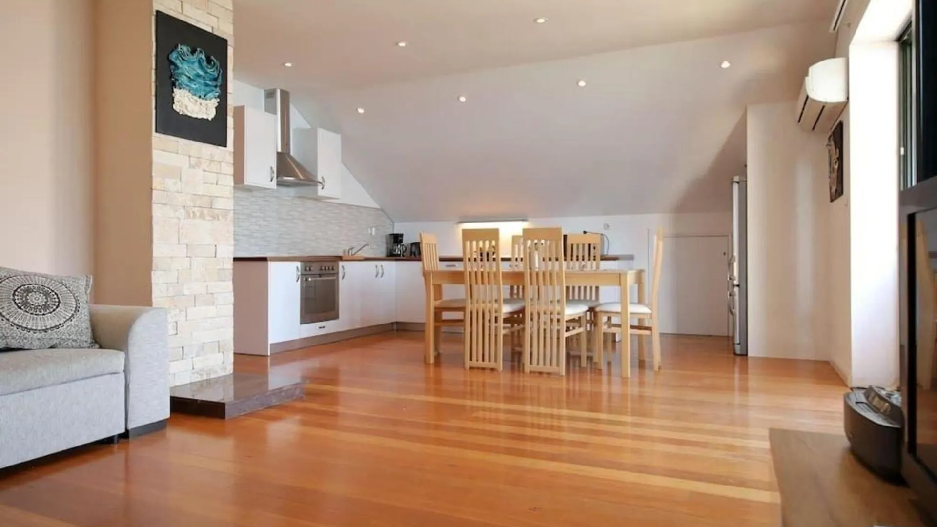 Penthouse Mit Balkon Fuer Fuenf Personen Apartment Bibinje