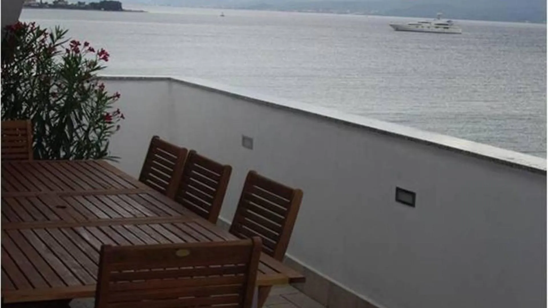 Penthouse Mit Balkon Fuer Fuenf Personen Apartment Bibinje