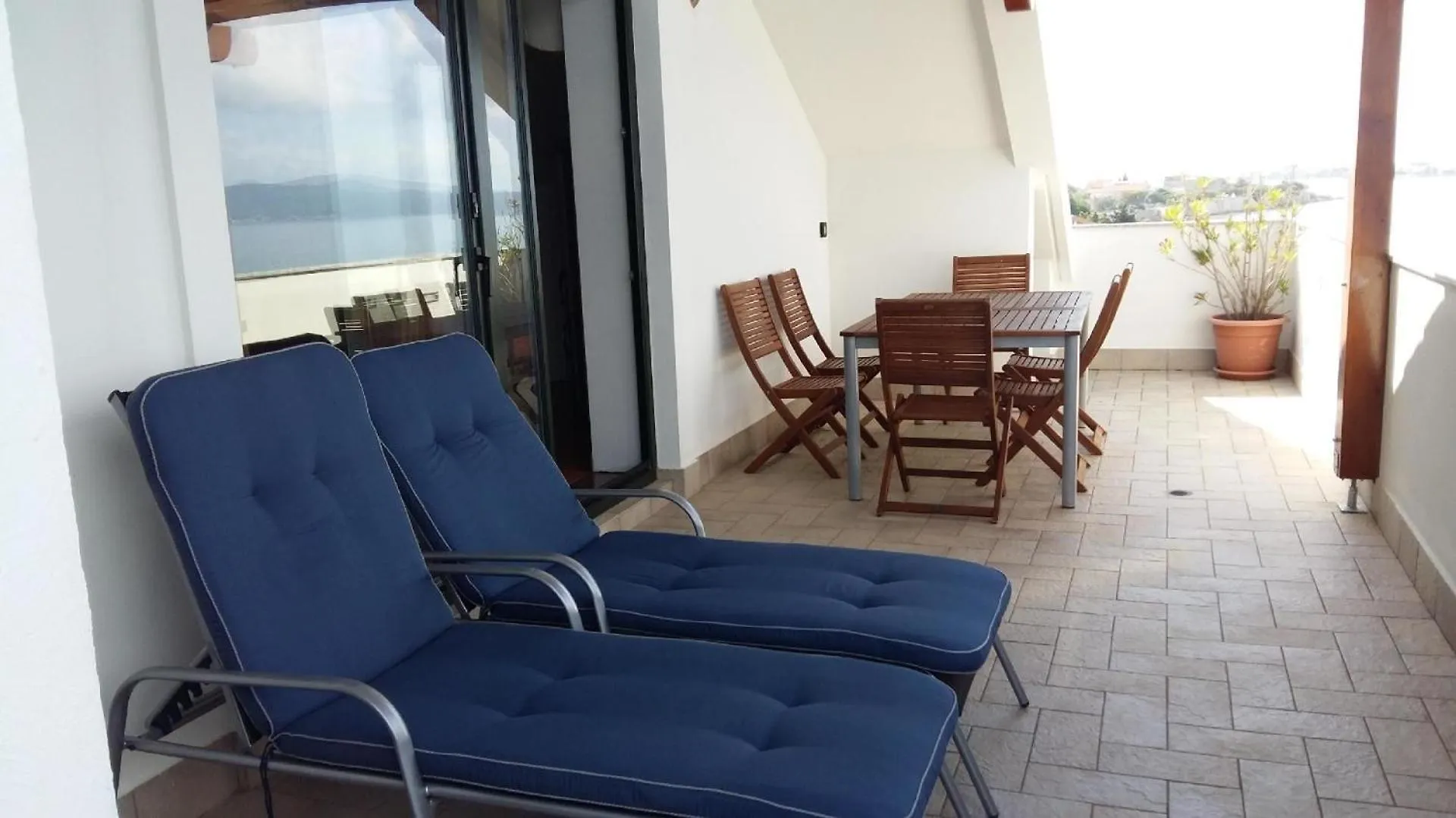 شقة Penthouse Mit Balkon Fuer Fuenf Personen بيبينيا